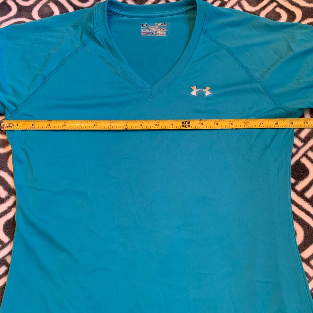 Under Armour Women’s Semi-Fitted Active Shirt - Picture 3 of 5